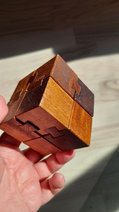 Puzzle logic din lemn