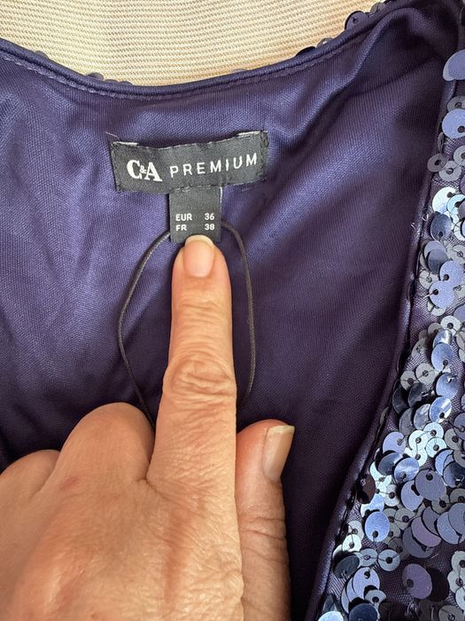 Разкошна рокля с пайети в кралско синьо