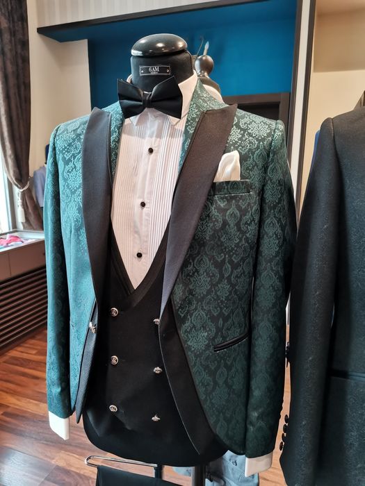 Vând sacou-smoking/costum ocazii + vesta măsura 48.