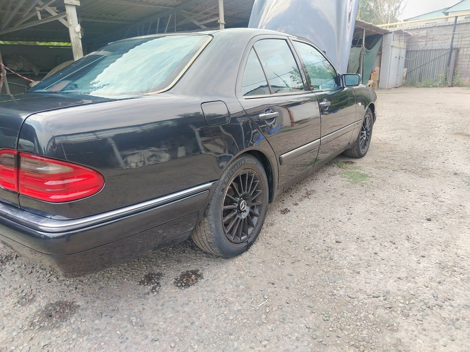 Срочна продам W210