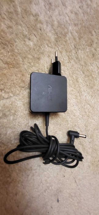 ASUS incarcator 19V-1.75A mufa clasica groasa fuctional 55 lei