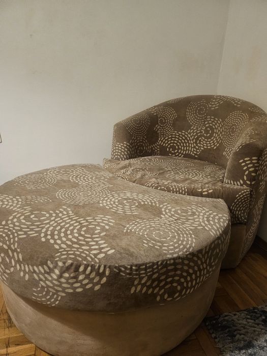 Фотьойл с  табуретка