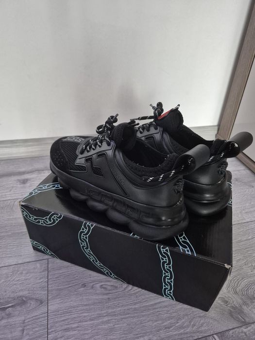 Versace chain reaction