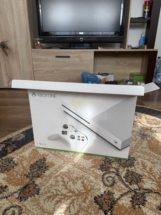 Vând Xbox One S 1TB