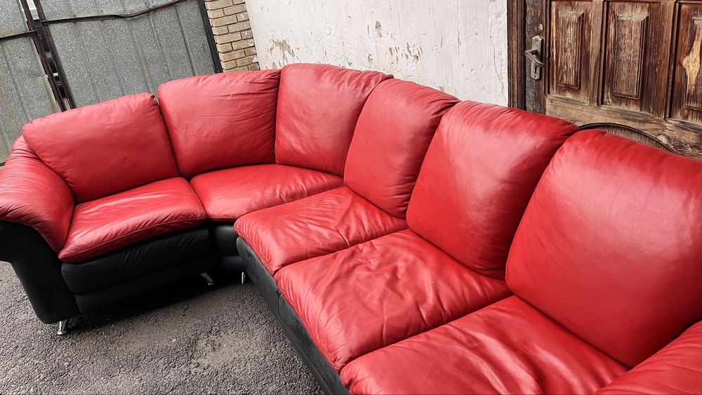 Диван кожанный, в отличном состоянии