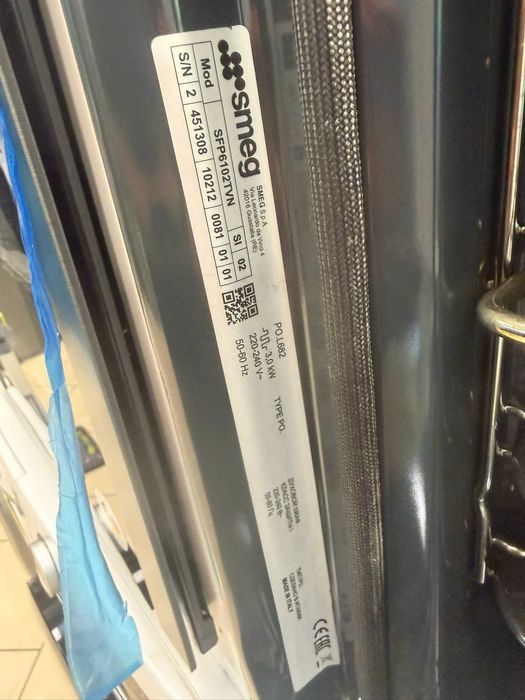 Многофункционална фурна SMEG "Linea" с пиролитичен отвор и плавно затваряне на вратата, черна, енергиен клас A+