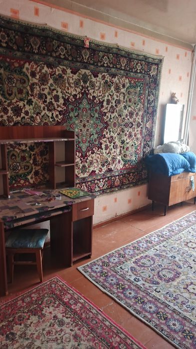 Продается квартира на круг Чорсу 4 ком 1 этаж улучшенная плонировка