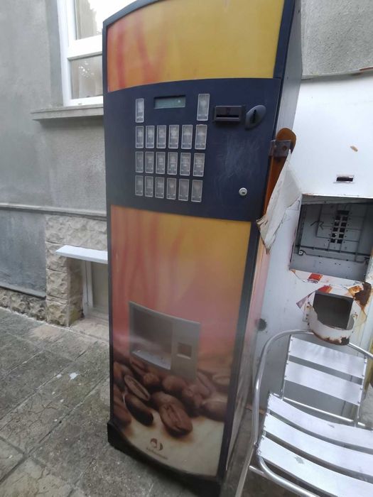 Продавам кафе машина за ремонт