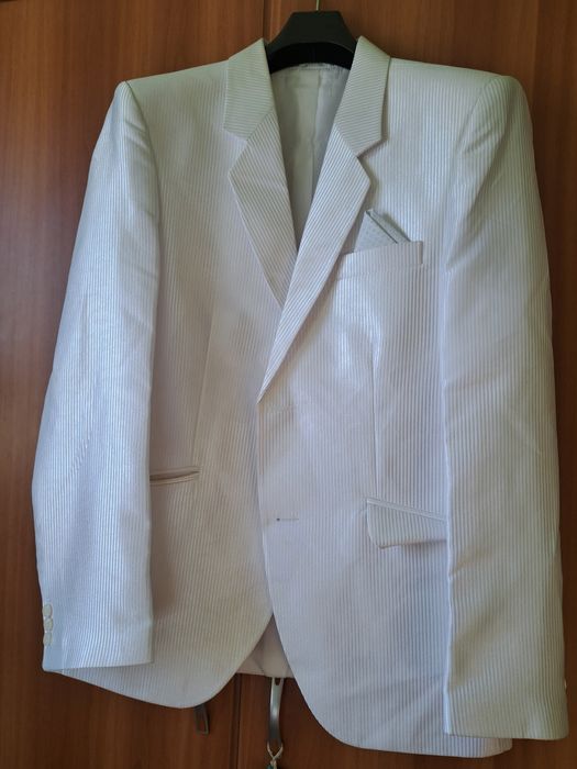 Costum barbati nunta