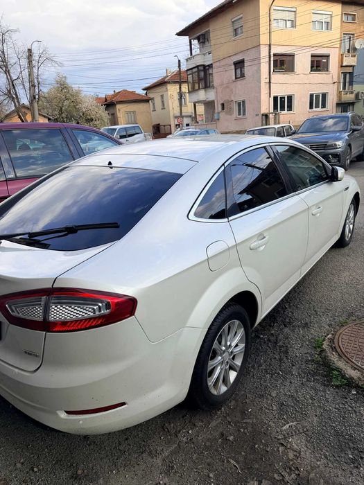 автомобил Ford Mondeo