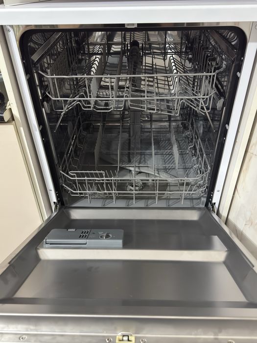 Продам посудомоечную машину