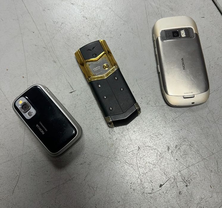 ЛОТ телефони Nokia / Vertu
