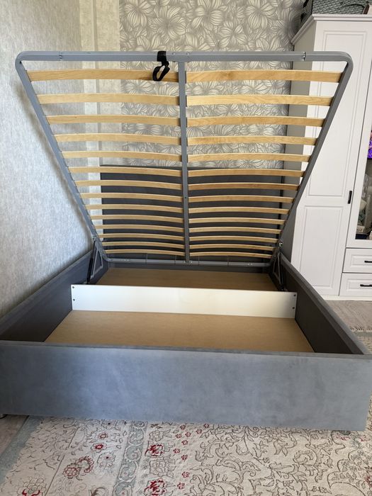 Кровать с механизмом