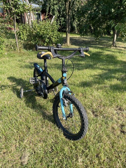 Bicicletă copii cu roți ajutătoare, stare bună