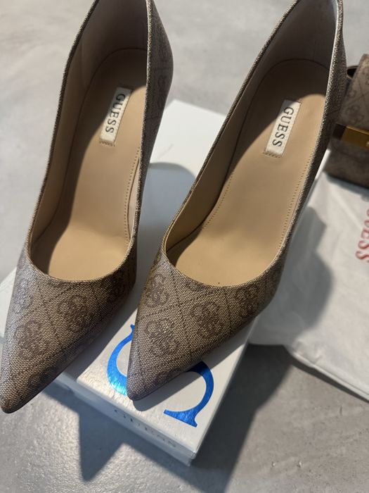 GUESS обувки като нови