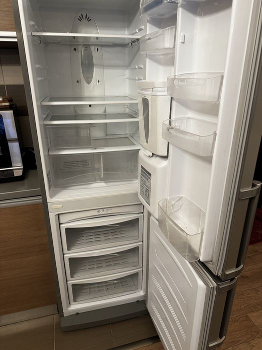Combina frigorifica LG no frost cu dozator de apa