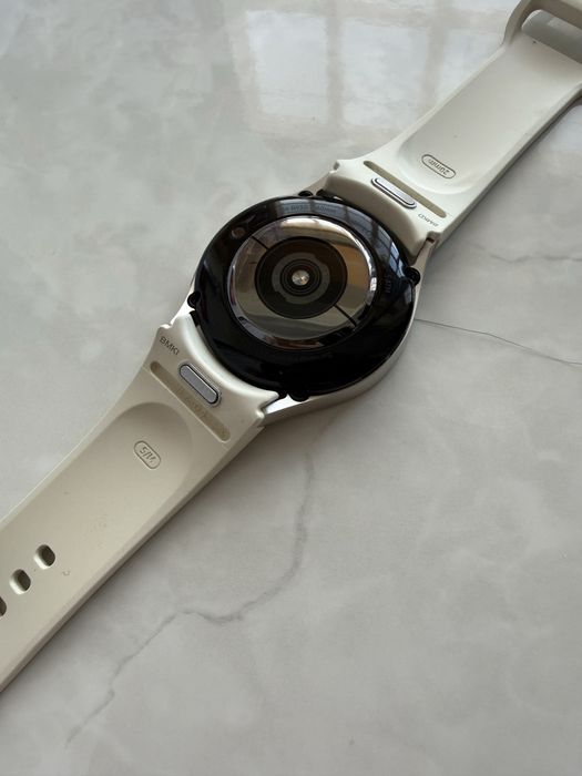ПРОДАМ Galaxy Watch 6 40mm