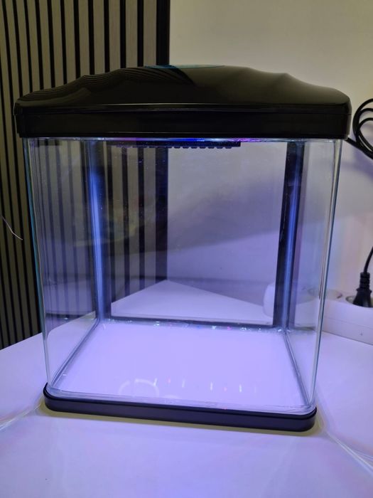 Vand acvariu nefolisit 23×16×27.5, 7 l negru + incalzitor