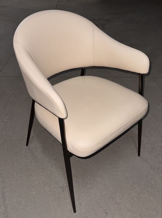 Продам комплект кухонных стульев