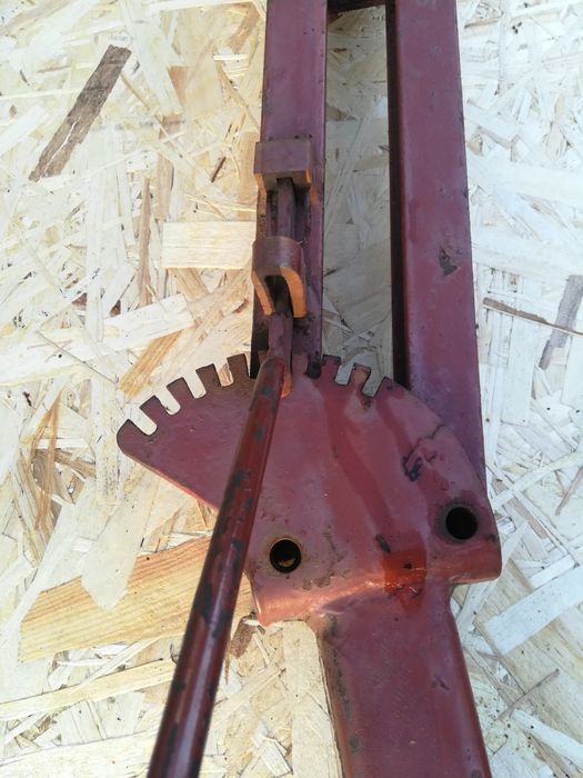 Плуг ПЦ-1-18 — это оборотный плуг ( реверсивный) для мотоблока