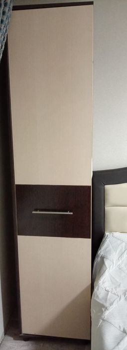 Продам компактный шкаф-пенал для одежды (плательный)