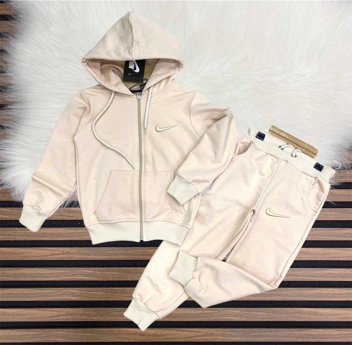 Детски спортни екипи за момичета