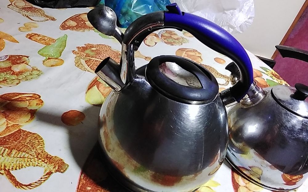 Чайники  2 шт. Нержавейка .