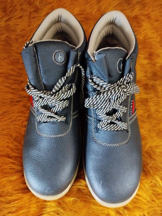 Зимни боти,с бомбе, чисто нови.