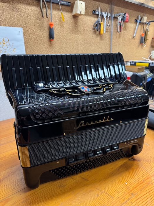 Acordeon Serenelli cu 2 scaune în cassotto, muzica veche Antonelli pentru sistem Midi