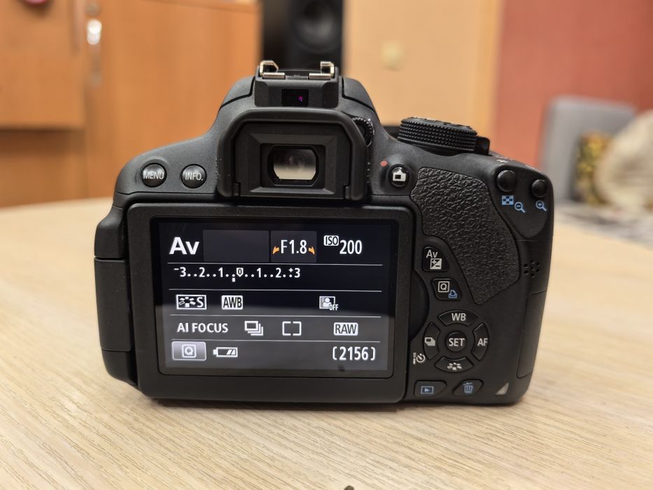 Фотоаппарат Canon EOS 700D