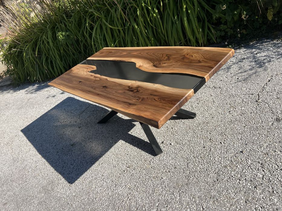 Плотове за трапезна маса от дърво и епоксидна смола