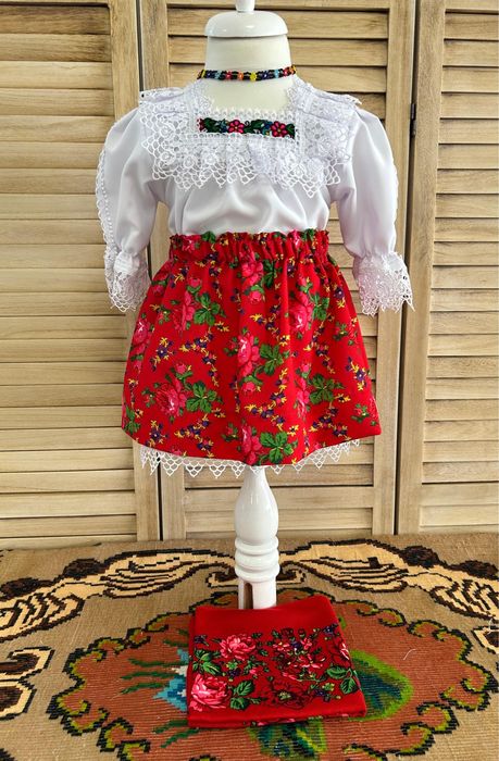 Costum traditional pentru fete de Maramures