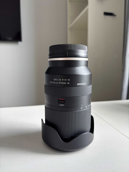 Tamron 18-300mm Obiectiv Foto Mirrorless F3.5-6.3 Di III-A VC VXD Montura Sony E! Impecabil!