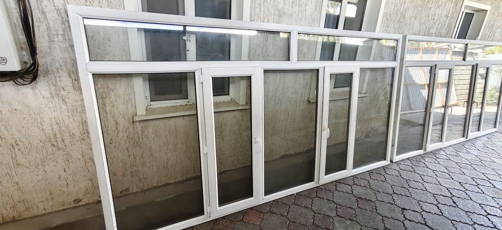 Два балкона. 2 рамы.