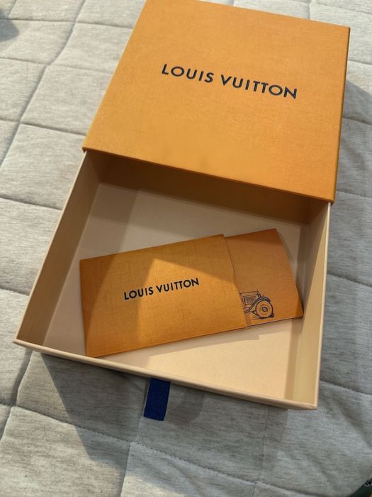 Коробочка Louis Vuitton