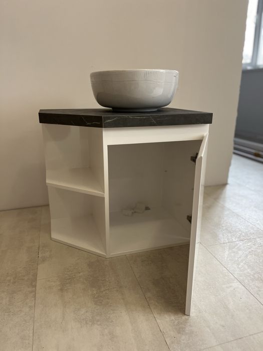 Шкаф за баня с купа