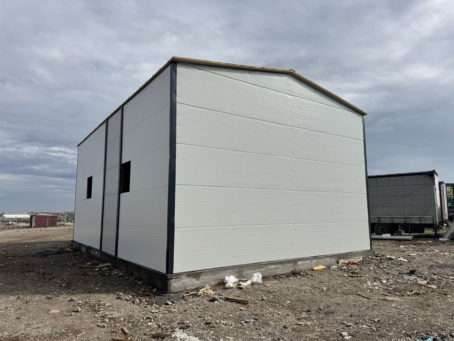 Vand Hala Metalica cu panouri sandwich completa