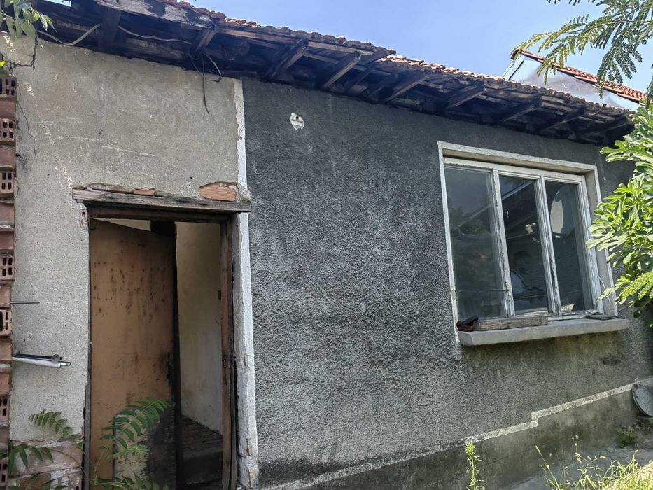 Малка къща за ремонт в град Плевен 70кв.м.