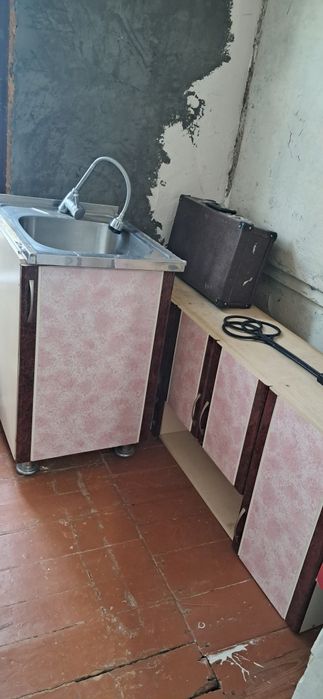 Kuxonniy sotiladi gaz plita sotiladi