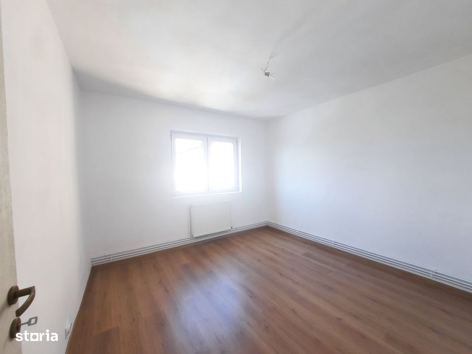 Apartament 2 camere decomandate, Pivnita, Vasile Aaron — fotografia 1