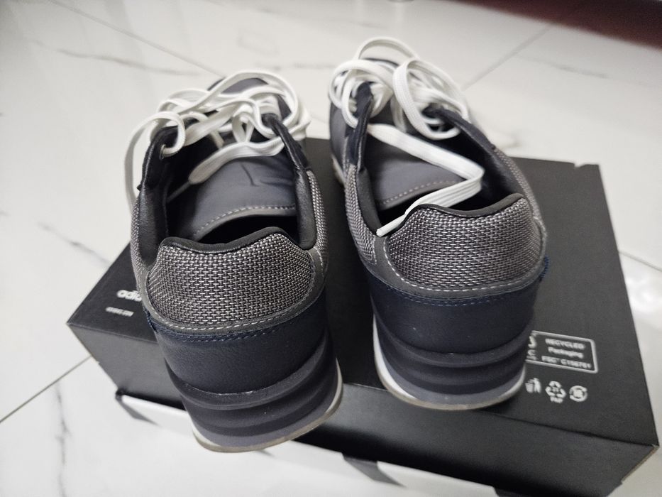 Adidasi Bata marime 43