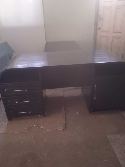 Стол для офиса из дерева