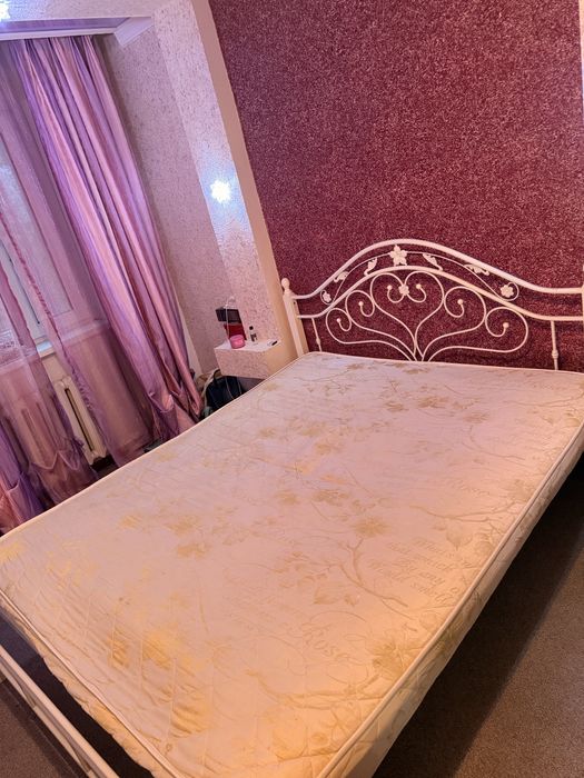 Продается кровать с матрасом