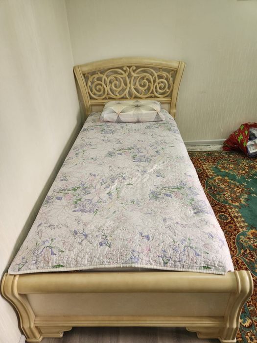 Продам кровать 90х200