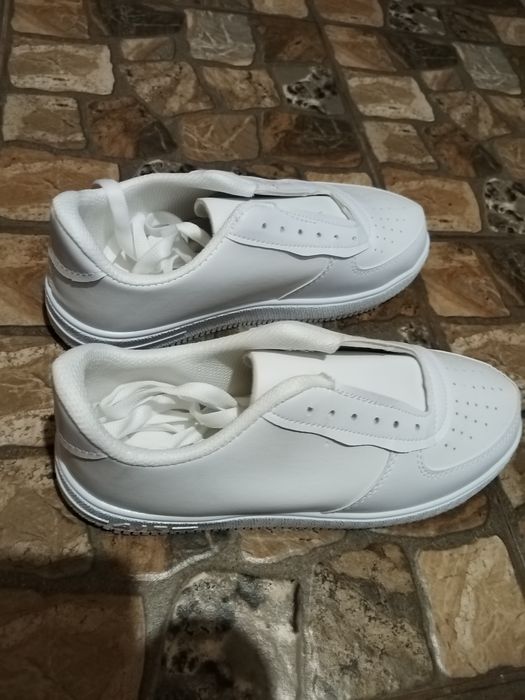 Чисто нови дамски маратонки