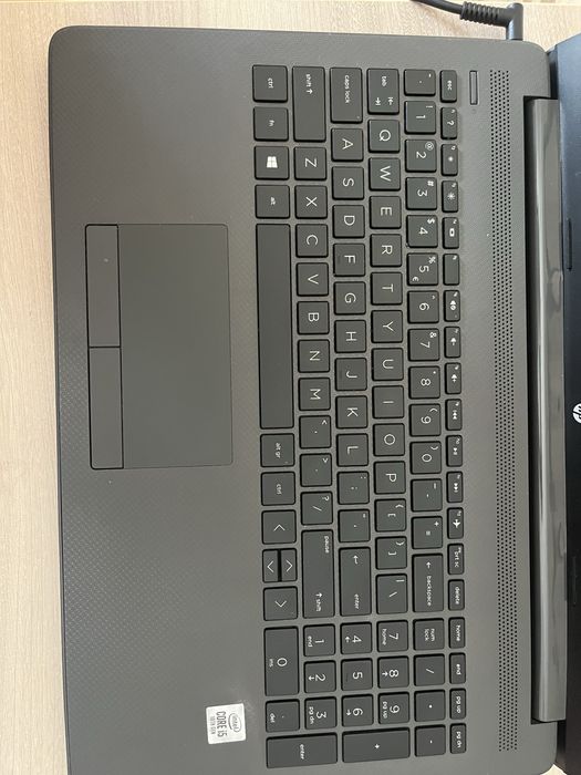 Laptop HP 250 G7, Intel i5 10th Gen, placă video dedicată, stare bună
