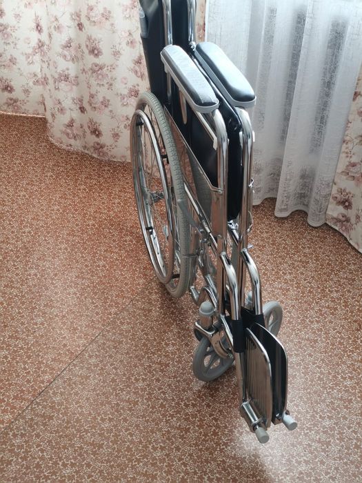 Продам новую коляску