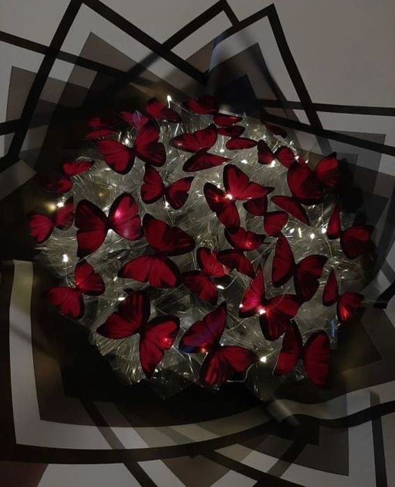 Бабочка в букете