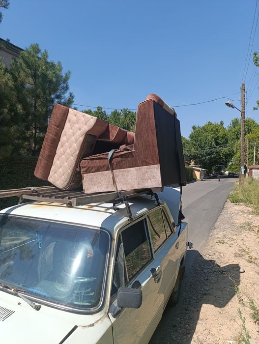 Прадаетса уголок