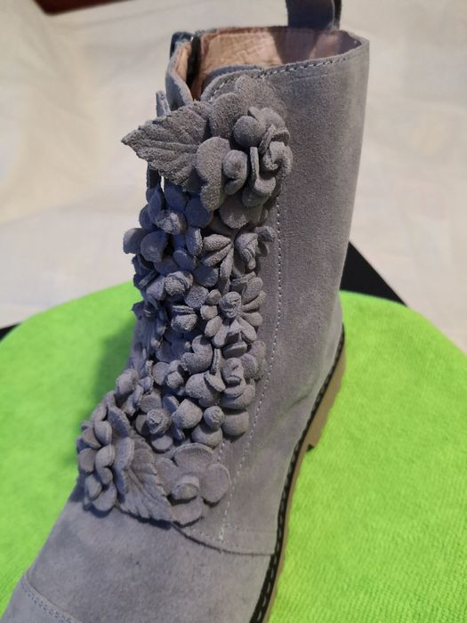 Ботуши естествена кожа с цветя ръчна изработка